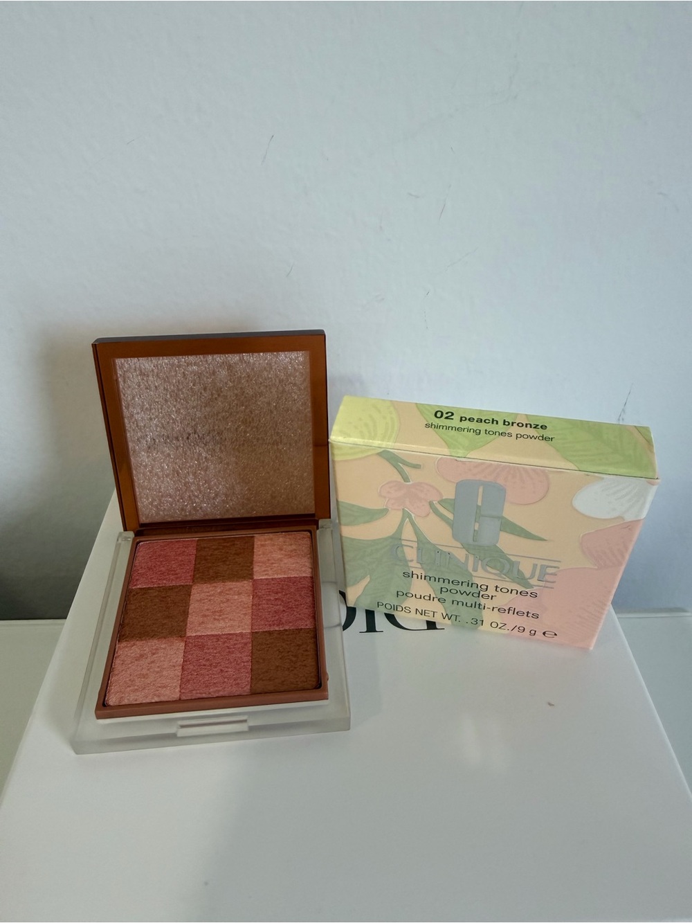 Clinique Shimmering Tones Powder in 02 Peach Bronze
